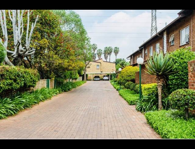 3 BEDROOM TOWNHOUSE FOR SALE IN BEDFORD GARDENS